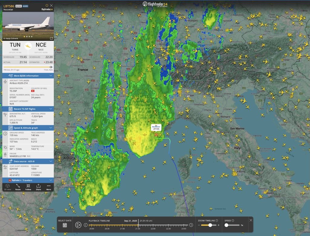 Superposición del radar meteorológico que muestra tormentas eléctricas en el área alrededor de Niza aproximadamente a las 21:30 UTC del 21 de septiembre / Fuente: FlightRadar 24