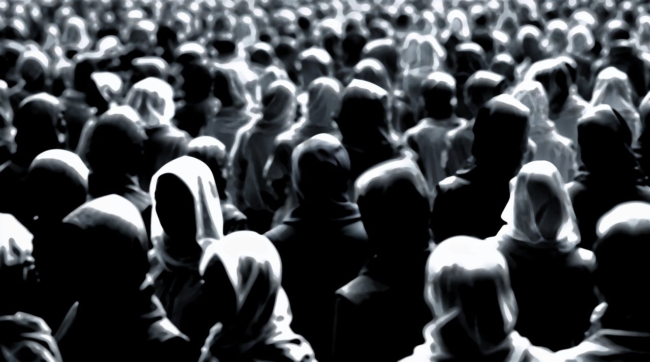 Cuando hablamos de censura, el riesgo no es solo la censura directa. Es el efecto desánimo. Si sabes que hay una máquina midiendo y clasificando todas las conversaciones públicas con capacidad de generar consecuencias, la gente se corta mucho más al criticar, ironizar, protestar...