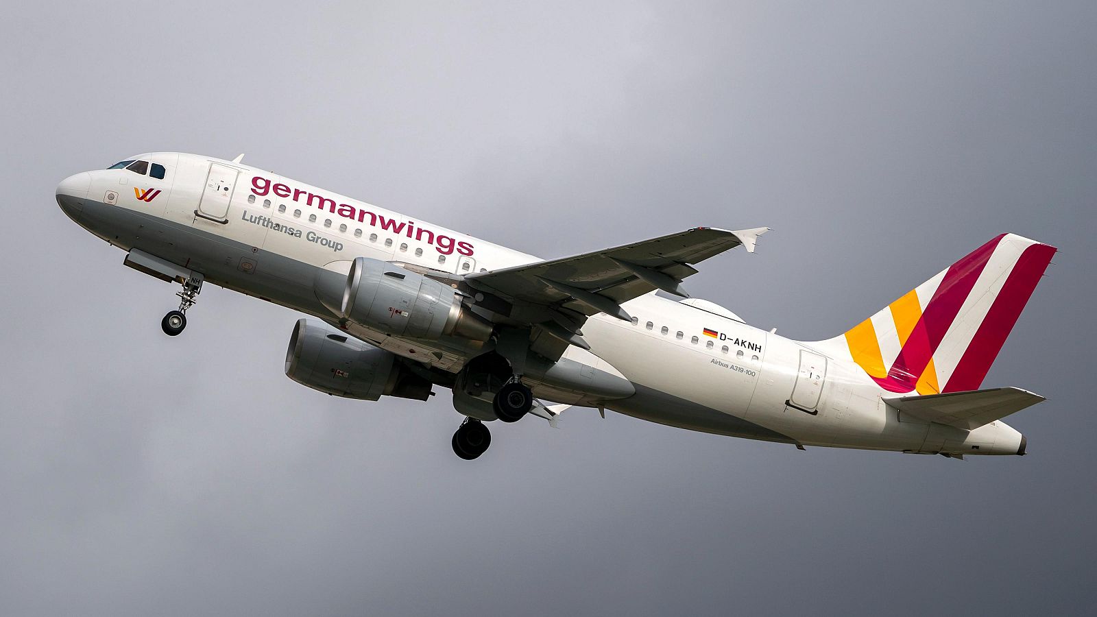 El Airbus A320-211 matrícula D-AIPX, el aparato siniestrado el 24 de marzo de 2015. En su cabina, la FCU registró a las 9:30:53 la selección de 100 ft —el mínimo absoluto del sistema— y el paso al modo OPEN DESCENT. El descenso duró once minutos.