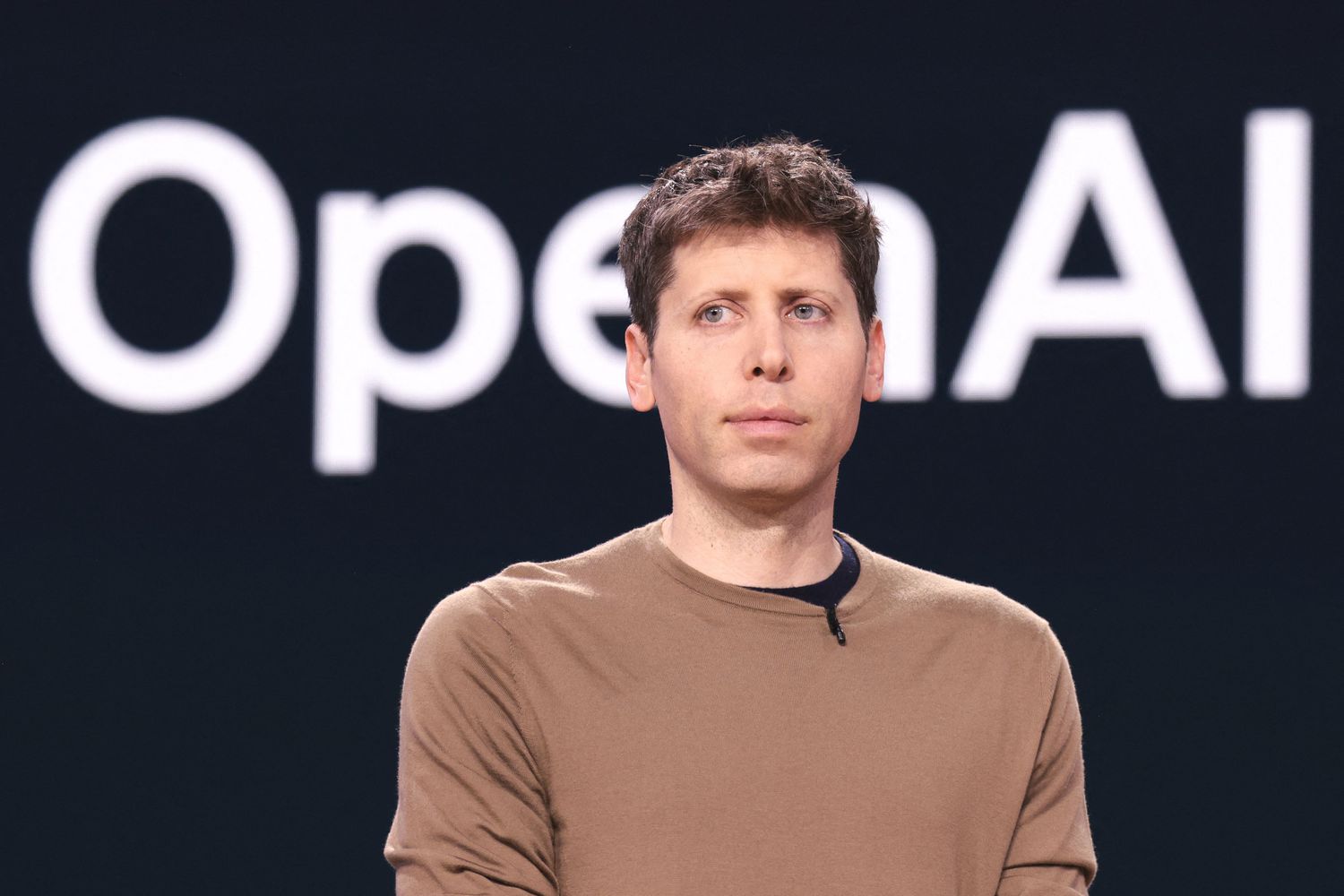 A mi juicio, este episodio ilustra bastante bien la inutilidad, en la mayoría de casos, de los refusals que tanto gustan en la compañía de Sam Altman. No eliminan del mundo las capacidades potencialmente peligrosas y sí degradan herramientas utilizadas por investigadores y profesionales que operan legítimamente.